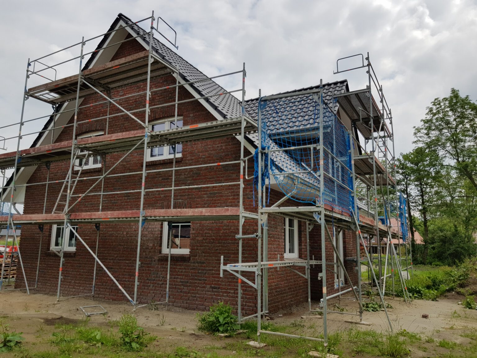 Fenster, Türen und geglättete Elektro-Wogen – Chris und Kati bauen ein Haus